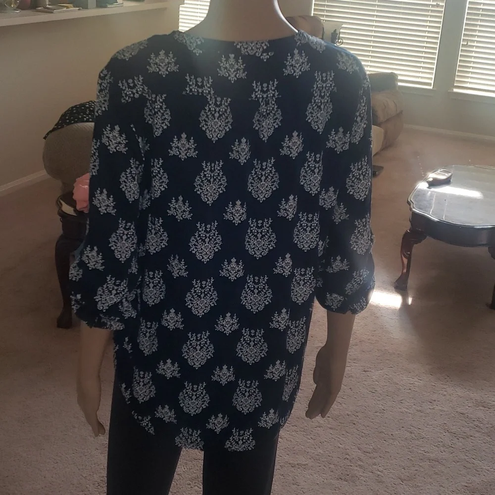 Fun2Fun m flowy vneck button tab quarter sleeve rayon blouse - Picture 3 of 4